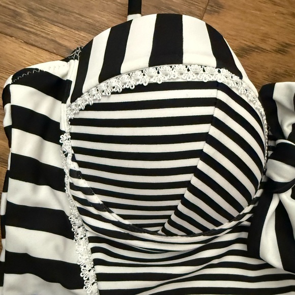 NWT - Belsira Neck-holder Candy Striped Vintage Style Swimsuit (BLACK/WHITE) - Picture 5 of 13